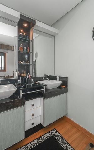Apartamento à venda com 200m², 2 quartos e 4 vagasBanheiro da Suíte