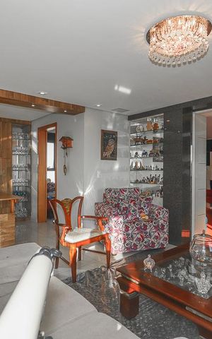 Apartamento à venda com 200m², 2 quartos e 4 vagasSala