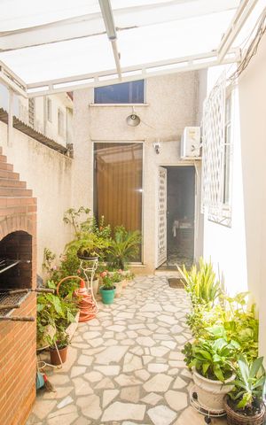 Casa à venda com 220m², 3 quartos e 3 vagas Casa à venda com 220m², 3 quartos e 3 vagasÁrea gourmet