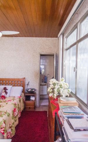 Casa à venda com 220m², 3 quartos e 3 vagas Casa à venda com 220m², 3 quartos e 3 vagasSuíte