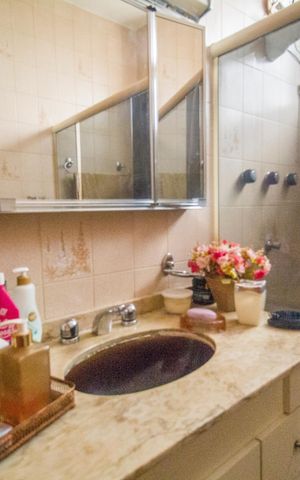 Casa à venda com 220m², 3 quartos e 3 vagas Casa à venda com 220m², 3 quartos e 3 vagasBanheiro