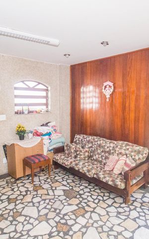 Casa à venda com 220m², 3 quartos e 3 vagas Casa à venda com 220m², 3 quartos e 3 vagasGaragem