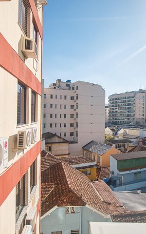 Apartamento à venda com 218m², 4 quartos e 2 vagas Apartamento à venda com 218m², 4 quartos e 2 vagasÁrea de Serviço Vista