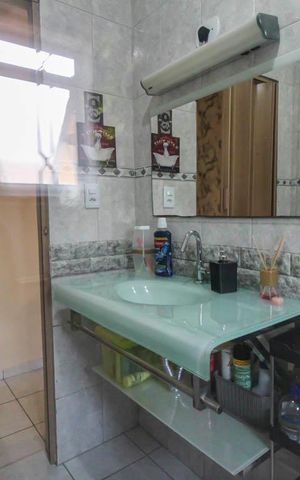 Casa à venda com 186m², 3 quartos e 3 vagas Casa à venda com 186m², 3 quartos e 3 vagasBanheiro da Suíte 1