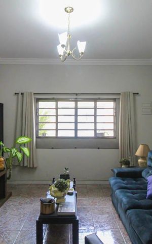 Casa à venda com 186m², 3 quartos e 3 vagas Casa à venda com 186m², 3 quartos e 3 vagasSala
