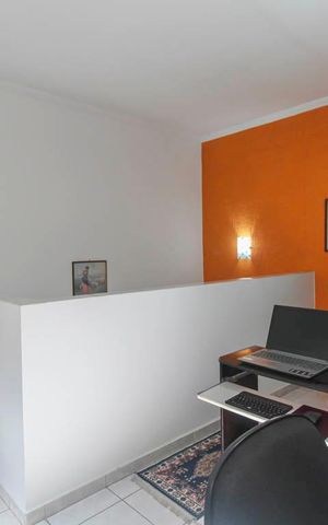 Casa à venda com 186m², 3 quartos e 3 vagas Casa à venda com 186m², 3 quartos e 3 vagasEscritorio