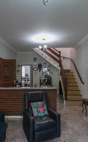 Casa à venda com 186m², 3 quartos e 3 vagas Casa à venda com 186m², 3 quartos e 3 vagasSala