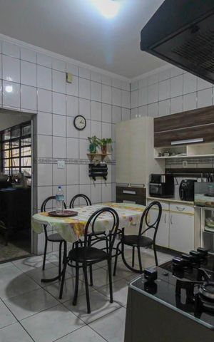 Casa à venda com 186m², 3 quartos e 3 vagas Casa à venda com 186m², 3 quartos e 3 vagasCozinha