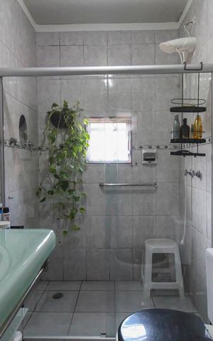 Casa à venda com 186m², 3 quartos e 3 vagas Casa à venda com 186m², 3 quartos e 3 vagasBanheiro da Suíte 1