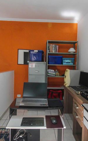 Casa à venda com 186m², 3 quartos e 3 vagas Casa à venda com 186m², 3 quartos e 3 vagasEscritorio