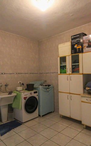 Casa à venda com 186m², 3 quartos e 3 vagas Casa à venda com 186m², 3 quartos e 3 vagasÁrea de Serviço 2