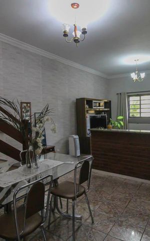 Casa à venda com 186m², 3 quartos e 3 vagas Casa à venda com 186m², 3 quartos e 3 vagasSala de Jantar