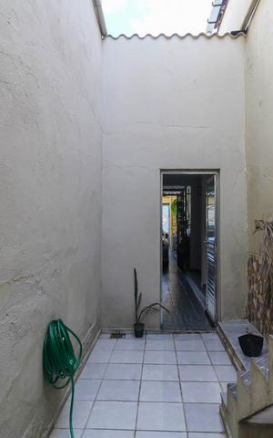 Casa à venda com 186m², 3 quartos e 3 vagas Casa à venda com 186m², 3 quartos e 3 vagasQuintal