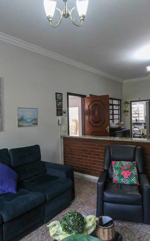 Casa à venda com 186m², 3 quartos e 3 vagas Casa à venda com 186m², 3 quartos e 3 vagasSala