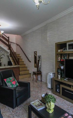 Casa à venda com 186m², 3 quartos e 3 vagas Casa à venda com 186m², 3 quartos e 3 vagasSala