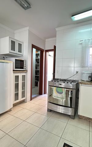 Casa de condomínio para alugar com 284m², 4 quartos e 3 vagas Casa de condomínio para alugar com 284m², 4 quartos e 3 vagasCozinha