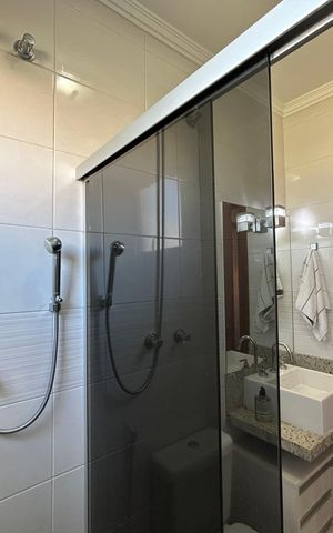 Casa de condomínio para alugar com 284m², 4 quartos e 3 vagas Casa de condomínio para alugar com 284m², 4 quartos e 3 vagasBanheiro