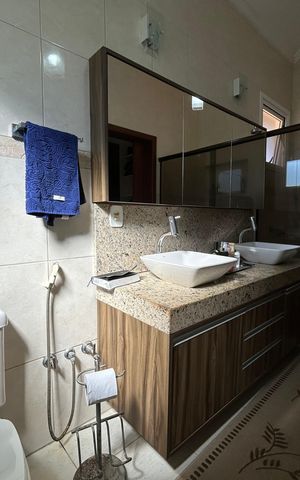 Casa de condomínio para alugar com 284m², 4 quartos e 3 vagas Casa de condomínio para alugar com 284m², 4 quartos e 3 vagasBanheiro suíte
