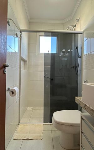Casa de condomínio para alugar com 284m², 4 quartos e 3 vagas Casa de condomínio para alugar com 284m², 4 quartos e 3 vagasBanheiro