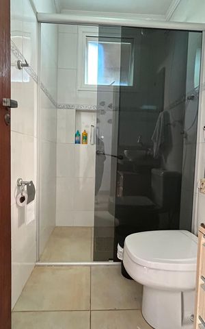 Casa de condomínio para alugar com 284m², 4 quartos e 3 vagas Casa de condomínio para alugar com 284m², 4 quartos e 3 vagasBanheiro área de serviço