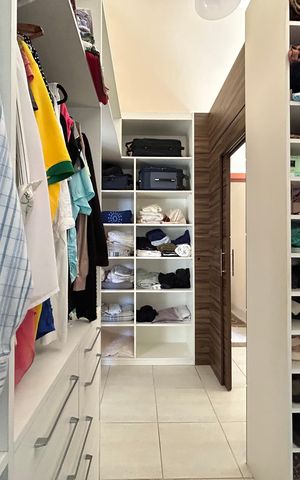 Casa de condomínio para alugar com 284m², 4 quartos e 3 vagas Casa de condomínio para alugar com 284m², 4 quartos e 3 vagasSuíte closet