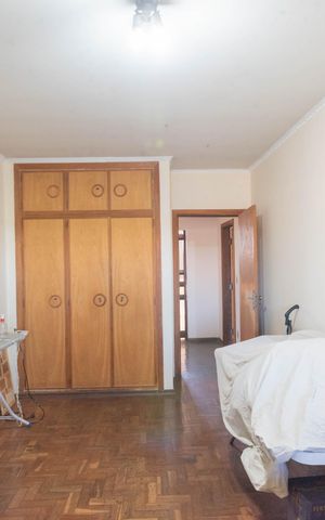Casa à venda com 234m², 3 quartos e 5 vagas Casa à venda com 234m², 3 quartos e 5 vagasQuarto 2