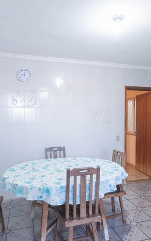 Casa à venda com 234m², 3 quartos e 5 vagas Casa à venda com 234m², 3 quartos e 5 vagasCopa