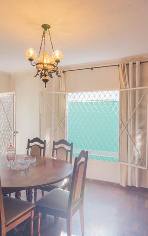 Casa à venda com 234m², 3 quartos e 5 vagas Casa à venda com 234m², 3 quartos e 5 vagasSala