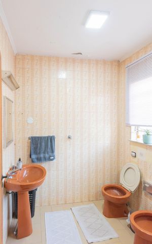 Casa à venda com 234m², 3 quartos e 5 vagas Casa à venda com 234m², 3 quartos e 5 vagasBanheiro