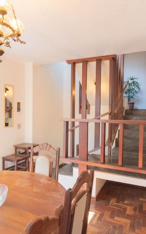 Casa à venda com 234m², 3 quartos e 5 vagas Casa à venda com 234m², 3 quartos e 5 vagasSala