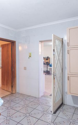 Casa à venda com 234m², 3 quartos e 5 vagas Casa à venda com 234m², 3 quartos e 5 vagasCopa