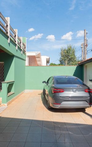 Casa à venda com 234m², 3 quartos e 5 vagas Casa à venda com 234m², 3 quartos e 5 vagasGaragem