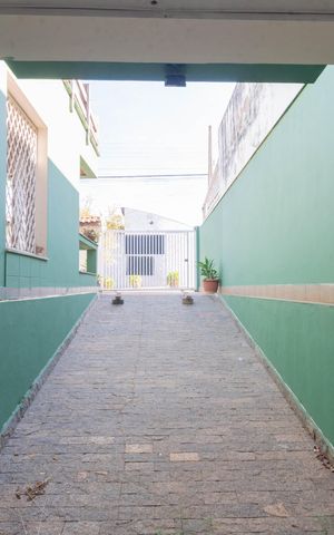 Casa à venda com 234m², 3 quartos e 5 vagas Casa à venda com 234m², 3 quartos e 5 vagasGaragem