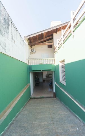 Casa à venda com 234m², 3 quartos e 5 vagas Casa à venda com 234m², 3 quartos e 5 vagasGaragem