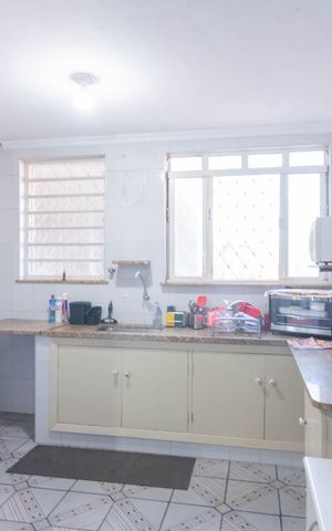 Casa à venda com 234m², 3 quartos e 5 vagas Casa à venda com 234m², 3 quartos e 5 vagasCozinha