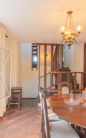 Casa à venda com 234m², 3 quartos e 5 vagas Casa à venda com 234m², 3 quartos e 5 vagasSala