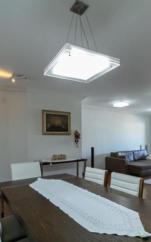 Apartamento à venda com 210m², 4 quartos e 3 vagas Apartamento à venda com 210m², 4 quartos e 3 vagasSala de Jantar