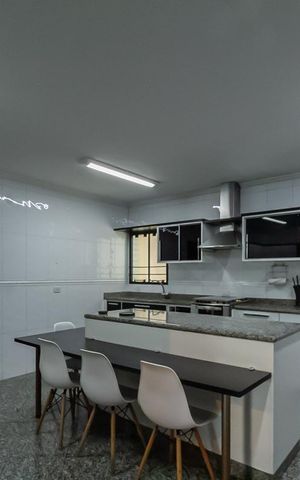 Apartamento à venda com 210m², 4 quartos e 3 vagas Apartamento à venda com 210m², 4 quartos e 3 vagasCozinha