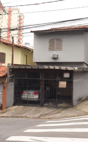 Casa à venda com 200m², 4 quartos e 2 vagasFachada