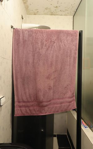 Casa à venda com 200m², 4 quartos e 2 vagasBanheiro da Suíte 1 da Casa 2