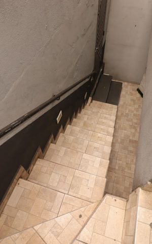 Casa à venda com 200m², 4 quartos e 2 vagasEscada da Casa 2