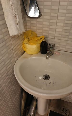 Casa à venda com 200m², 4 quartos e 2 vagasBanheiro de Serviço da Casa 2 - Pia