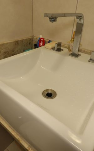 Casa à venda com 200m², 4 quartos e 2 vagasBanheiro do Quarto/Cozinha da Casa 2 - Pia