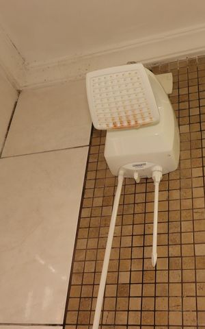 Casa à venda com 200m², 4 quartos e 2 vagasBanheiro do Quarto/Cozinha da Casa 2 - Chuveiro