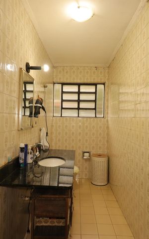 Casa à venda com 200m², 4 quartos e 2 vagasBanheiro da Casa 1