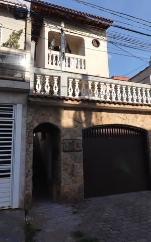 Casa à venda com 168m², 3 quartos e 2 vagasFachada