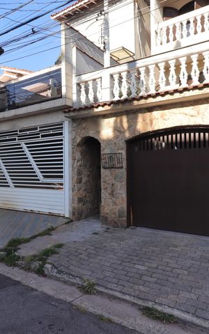 Casa à venda com 168m², 3 quartos e 2 vagasFachada