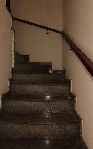 Casa à venda com 168m², 3 quartos e 2 vagasEscada para o piso superior