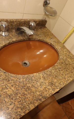 Casa à venda com 168m², 3 quartos e 2 vagasBanheiro do piso superior - Pia