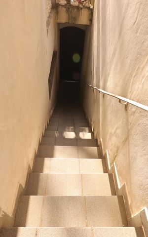 Casa à venda com 168m², 3 quartos e 2 vagasEscada da entrada